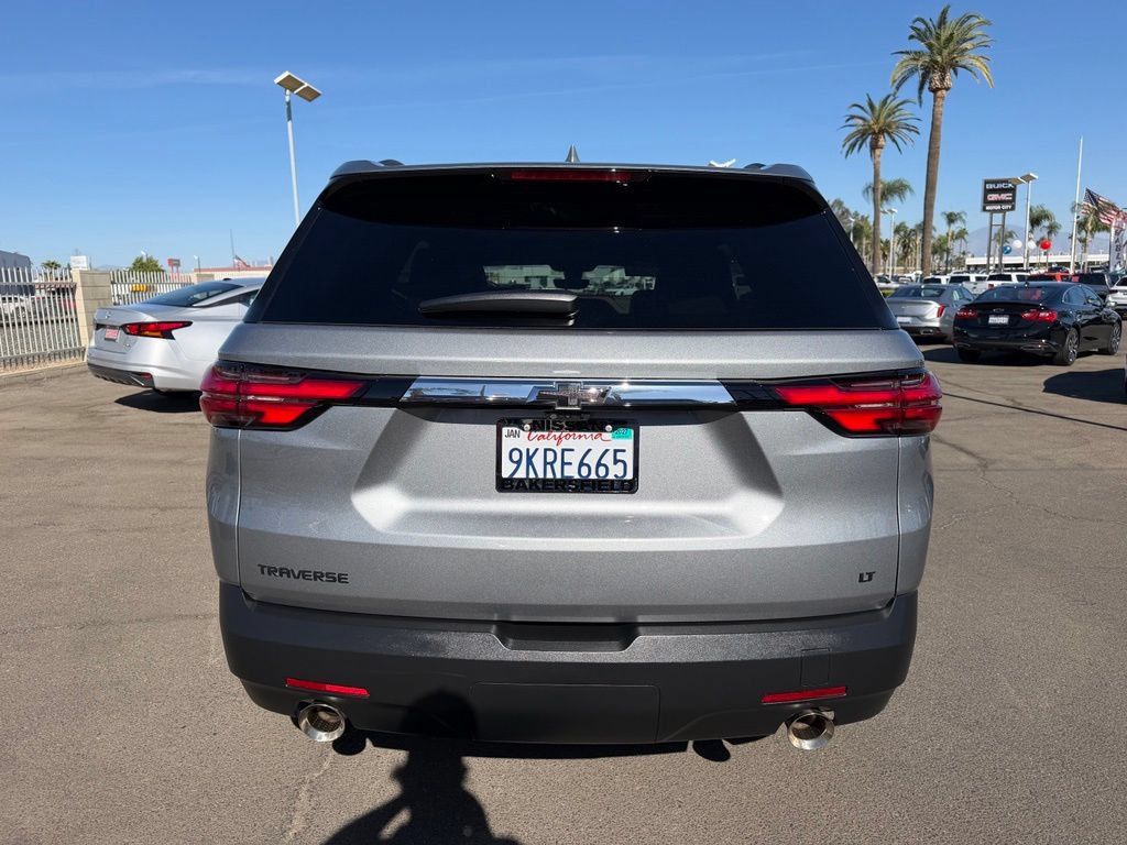 Used 2023 Chevrolet Traverse LT w/ LT Premium Package FWD image 5