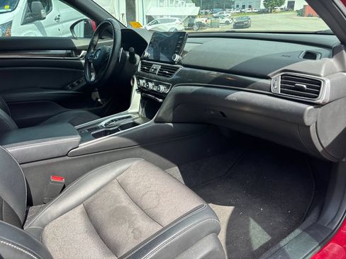 Used 2018 Honda Accord Sport image 11