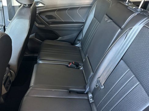 Used 2023 Volkswagen Tiguan SE image 12