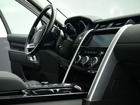 Used 2017 Land Rover Discovery HSE image 29