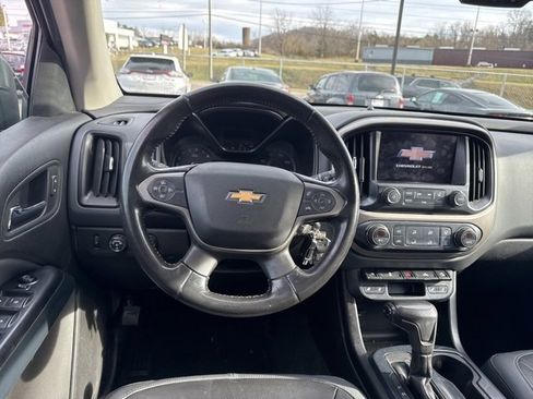 Used 2017 Chevrolet Colorado Z71 w/ Z71 Midnight Edition image 12