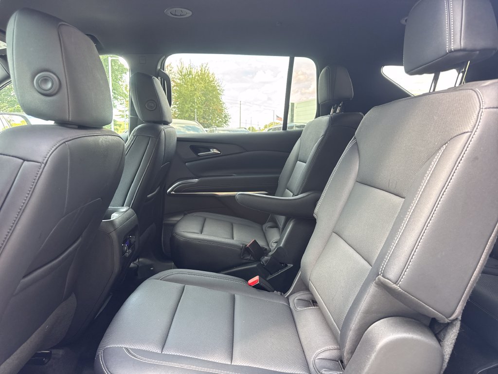 Used 2025 Chevrolet Traverse LT FWD image 11