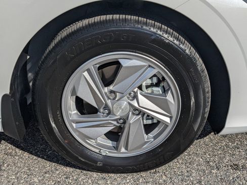 New 2026 Hyundai Elantra SE image 13