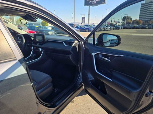 Used 2022 Toyota RAV4 XLE image 12