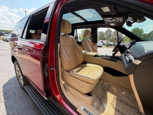 Used 2022 Cadillac Escalade Premium Luxury w/ Performance Package AWD/4WD image 36