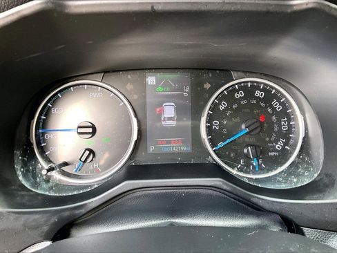 Used 2021 Toyota RAV4 XLE Premium image 12