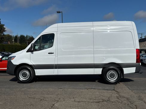Used 2025 Mercedes-Benz Sprinter 2500 image 7