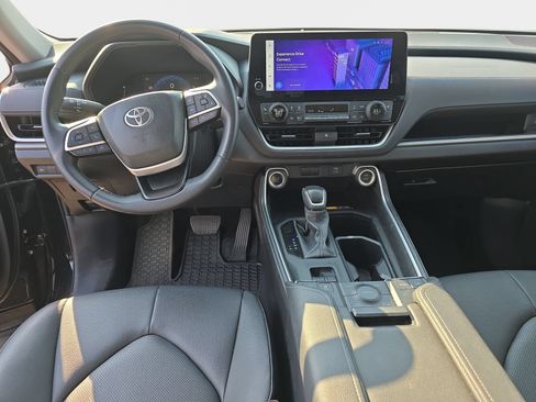 Used 2025 Toyota Grand Highlander AWD image 12