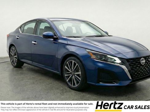 Used 2025 Nissan Altima 2.5 SV image 1