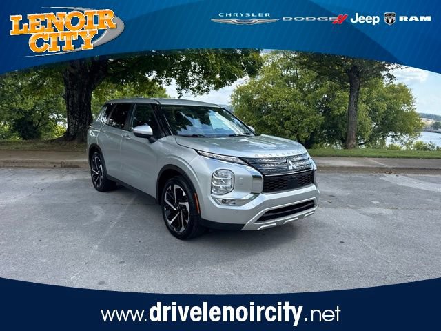 Used 2023 Mitsubishi Outlander SE AWD/4WD image 1