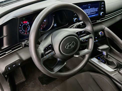 Used 2022 Hyundai Elantra SEL FWD image 18