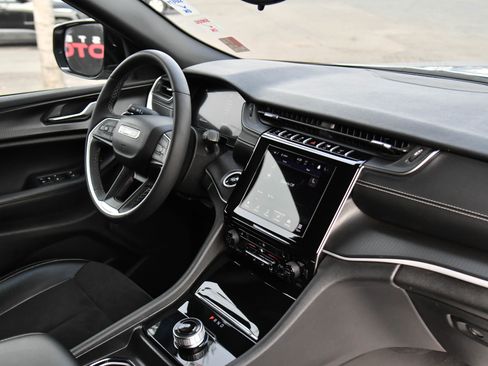 Used 2024 Jeep Grand Cherokee L Laredo image 50