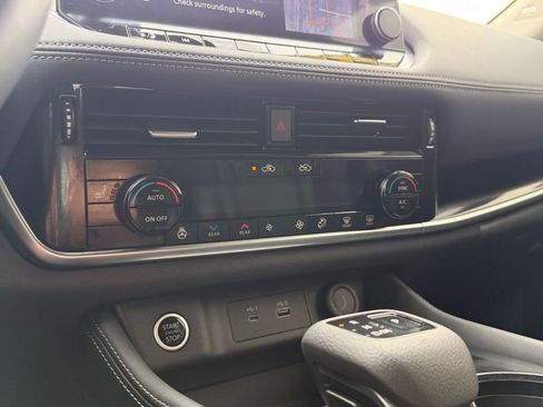 Used 2023 Nissan Rogue SL w/ SL Premium Package image 38