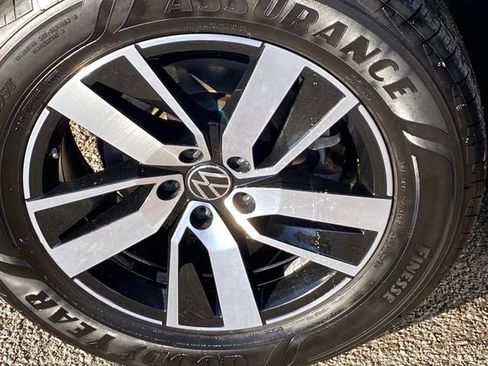 Used 2021 Volkswagen Atlas SE image 28