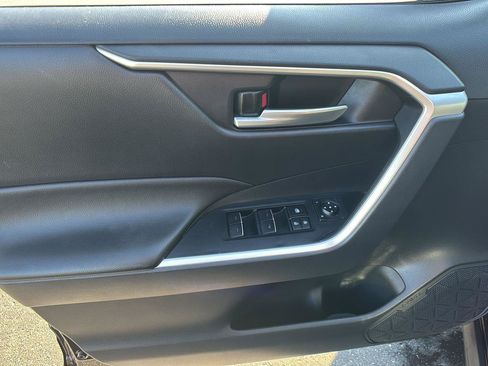 Used 2025 Toyota RAV4 XLE AWD/4WD image 27