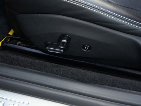 Used 2019 Ferrari Portofino image 23