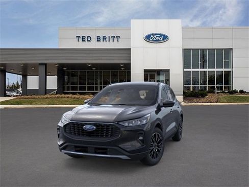New 2025 Ford Escape SE image 3