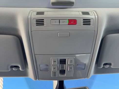 Used 2021 Volkswagen Jetta SE w/ SE Cold Weather Package image 10