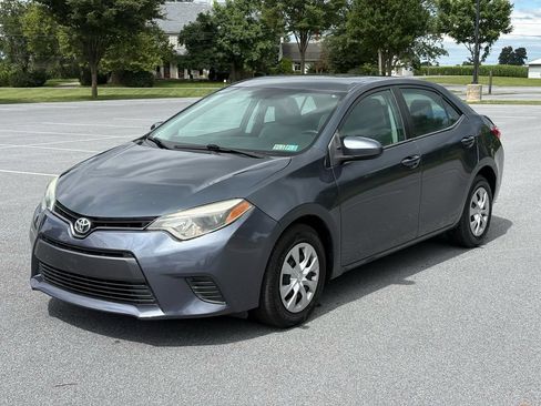 Used 2016 Toyota Corolla LE FWD image 3