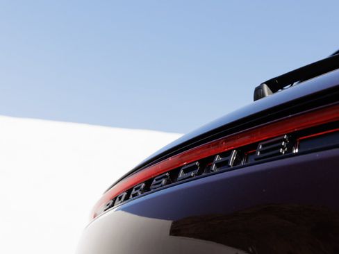Certified 2025 Porsche Macan AWD/4WD image 12
