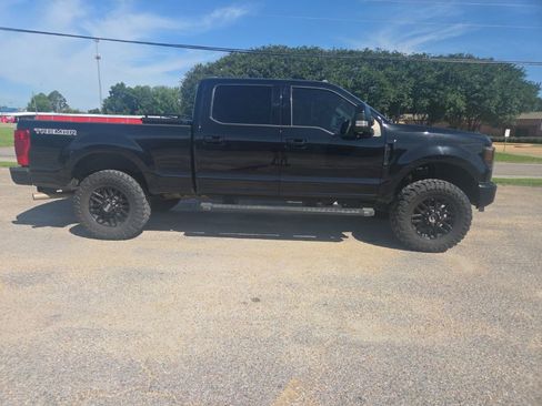 Used 2022 Ford F250 Lariat w/ Black Appearance Package AWD/4WD image 10