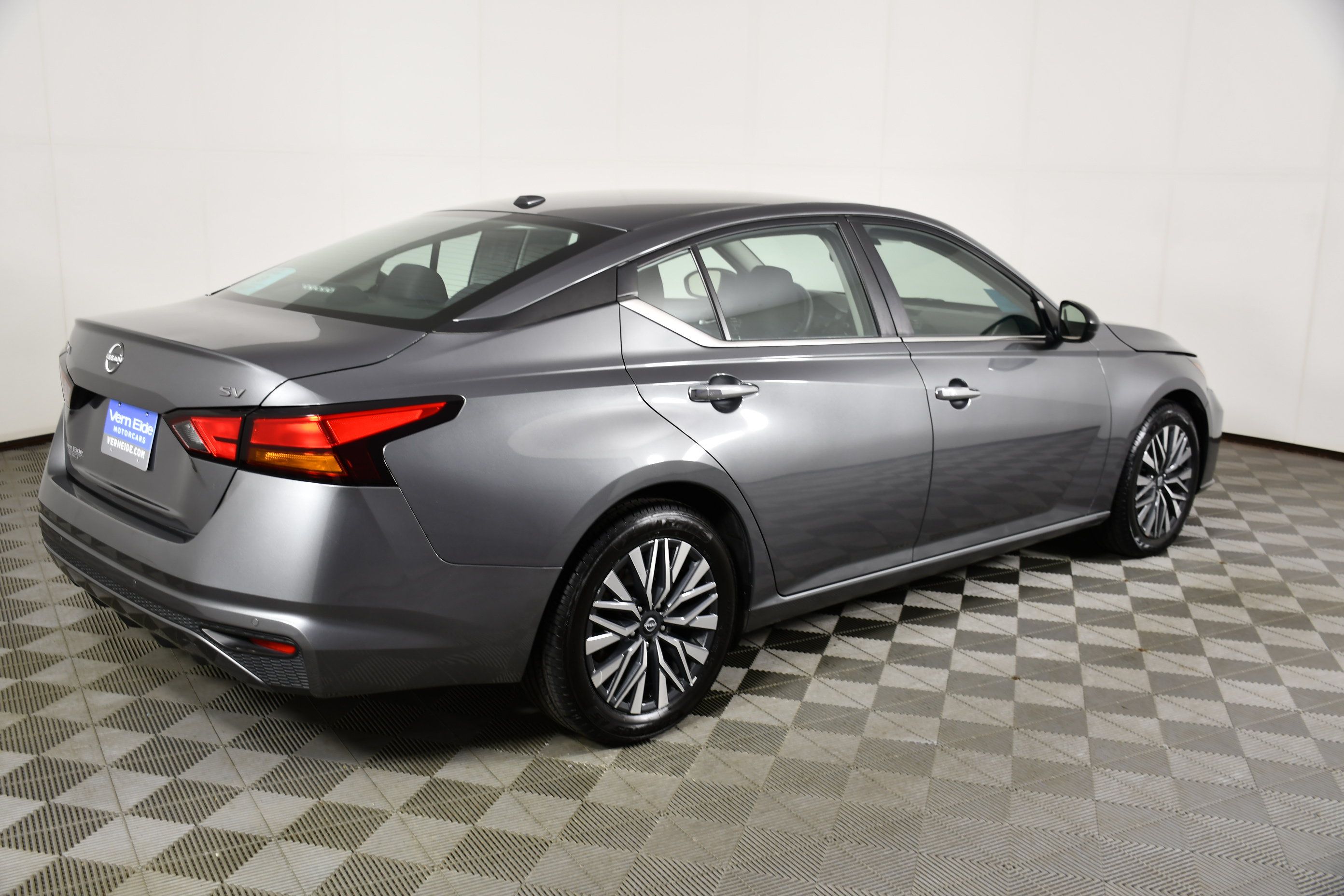 Used 2024 Nissan Altima 2.5 SV FWD image 6