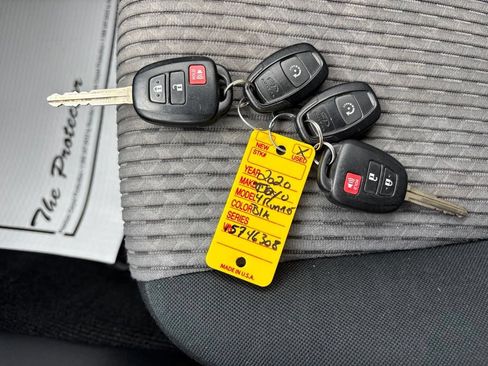 Used 2020 Toyota 4Runner SR5 AWD/4WD image 36