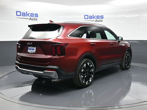 Certified 2025 Kia Sorento EX image 8