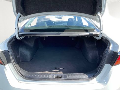 Used 2025 Nissan Altima 2.5 SV FWD image 9