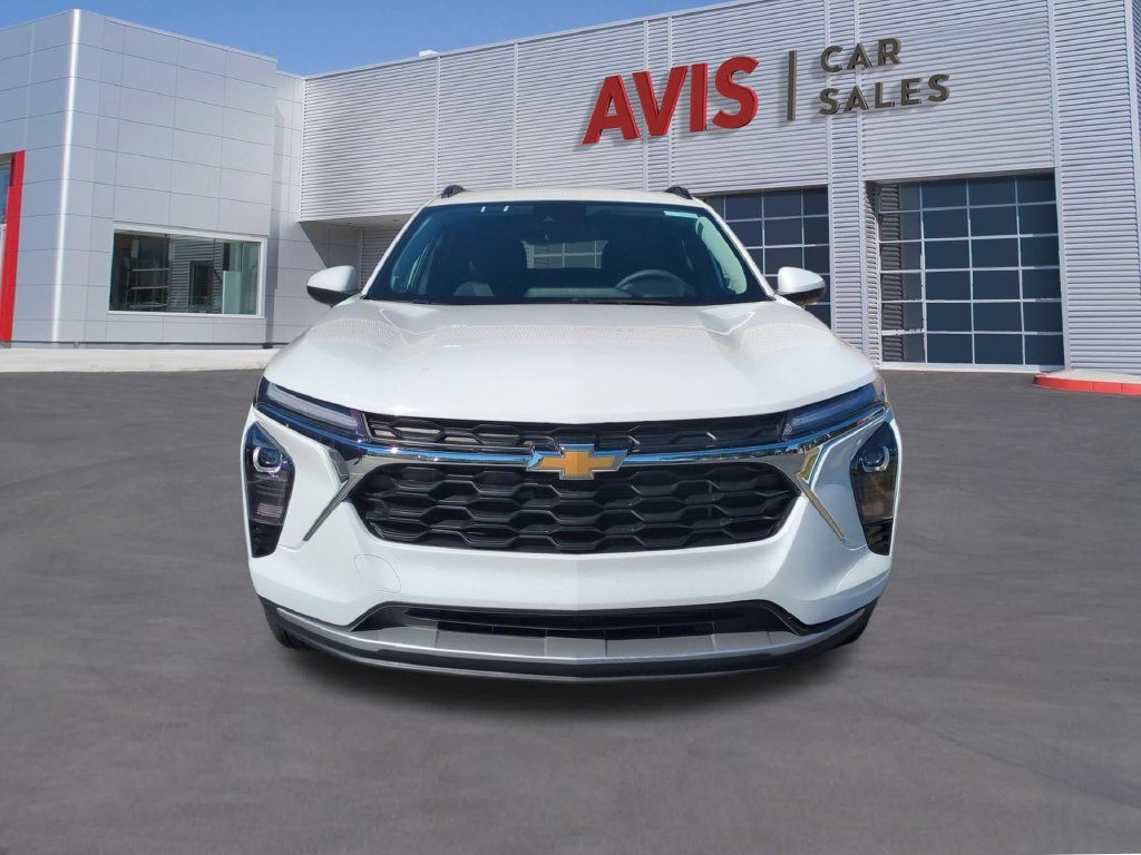 Used 2026 Chevrolet Trax LT FWD image 2
