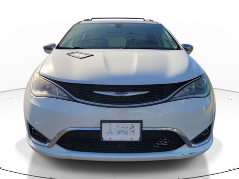 Used 2020 Chrysler Pacifica Limited image 2