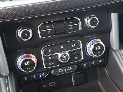 Used 2022 GMC Yukon SLT w/ SLT Premium Package image 34