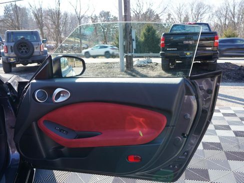 Used 2010 Nissan 370Z Touring w/ Sport Pkg image 48