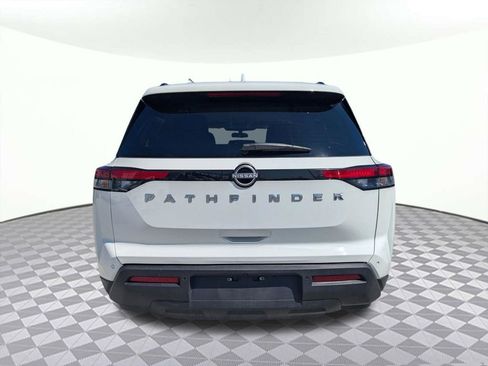Used 2025 Nissan Pathfinder SV image 3