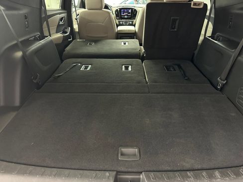 Used 2022 Chevrolet Traverse LS image 33