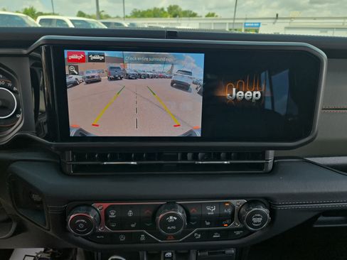Used 2026 Jeep Gladiator Mojave AWD/4WD image 18