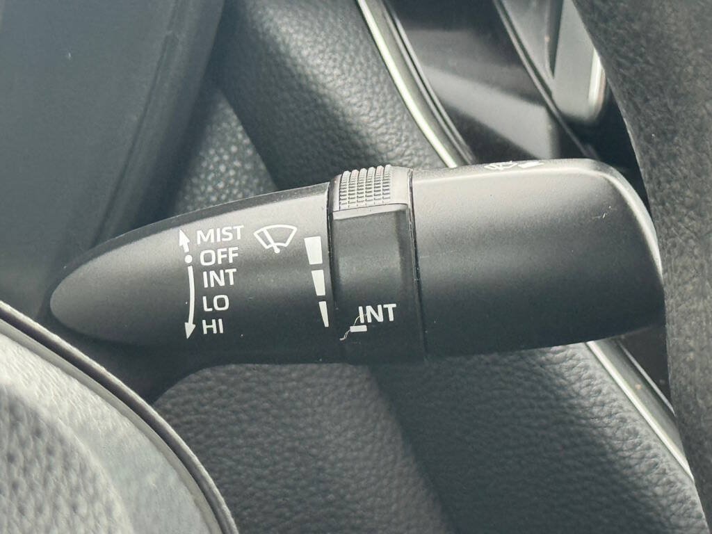 Used 2021 Toyota Corolla LE FWD image 2