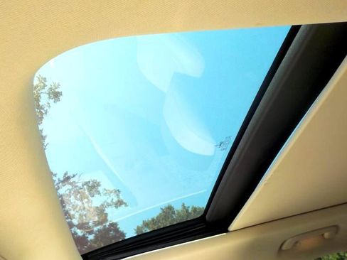 Used 2017 Lincoln MKC Reserve image 25