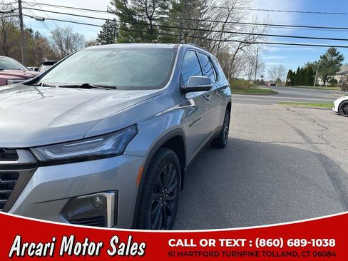 Used 2023 Chevrolet Traverse RS image 9