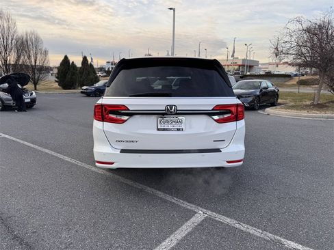Certified 2024 Honda Odyssey Touring image 8