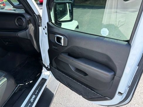 Used 2021 Jeep Wrangler Unlimited Sahara AWD/4WD image 36