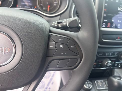 Used 2022 Jeep Cherokee Trailhawk w/ Premium Leather Package AWD/4WD image 34