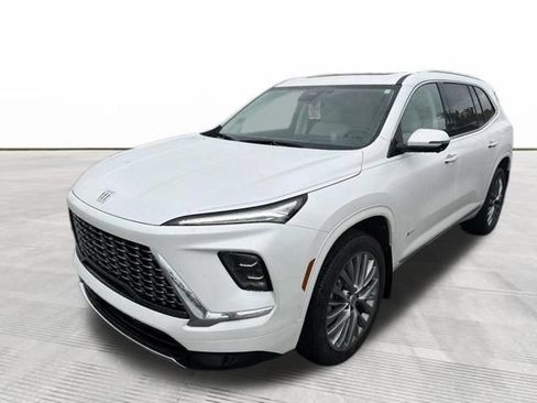 Used 2025 Buick Enclave Avenir AWD/4WD image 2
