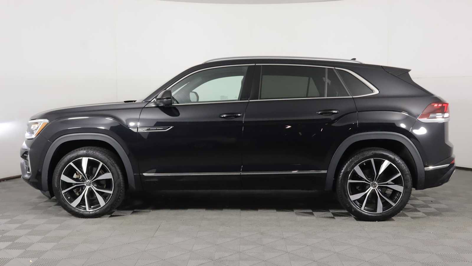 Used 2024 Volkswagen Atlas Cross Sport SEL Premium R-Line AWD/4WD image 8