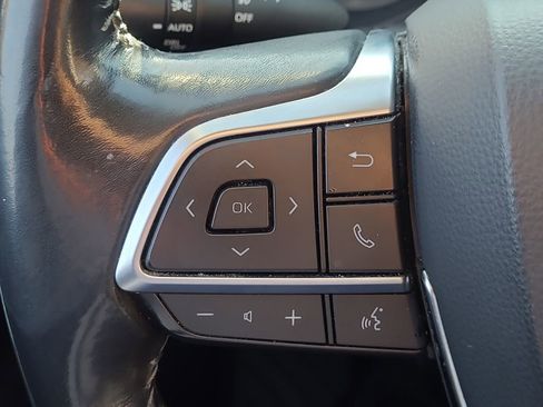 Used 2020 Toyota Highlander XLE image 27