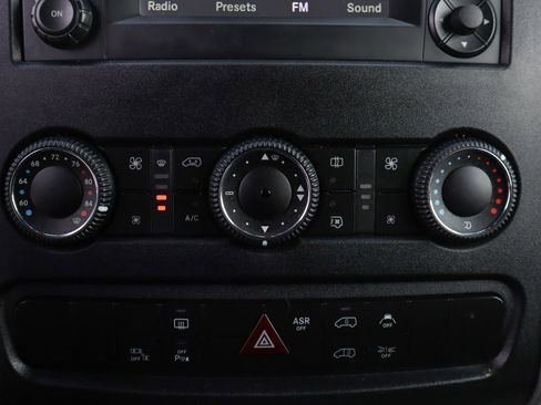 Used 2018 Mercedes-Benz Sprinter 2500 image 35