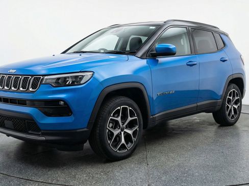 Used 2025 Jeep Compass Limited image 3