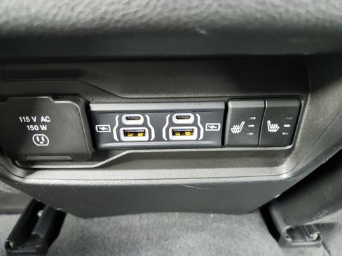 Used 2023 Jeep Grand Cherokee Overland AWD/4WD image 44