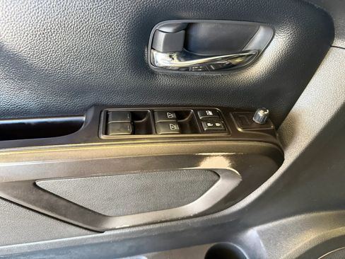 Used 2020 Nissan Titan PRO-4X w/ Pro-4x Convenience Package AWD/4WD image 12