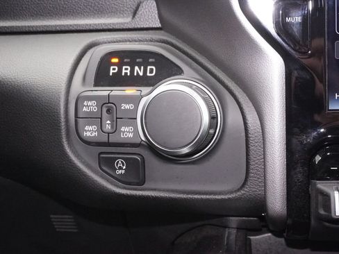 Used 2025 RAM 1500 Big Horn AWD/4WD image 19
